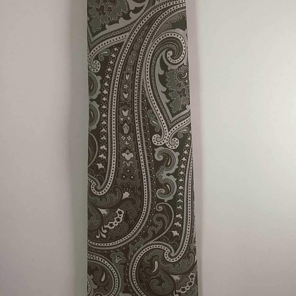 Mens Tie Vtg Paisley Design from Kositchecks Atellier, Lansing MI. Black & White